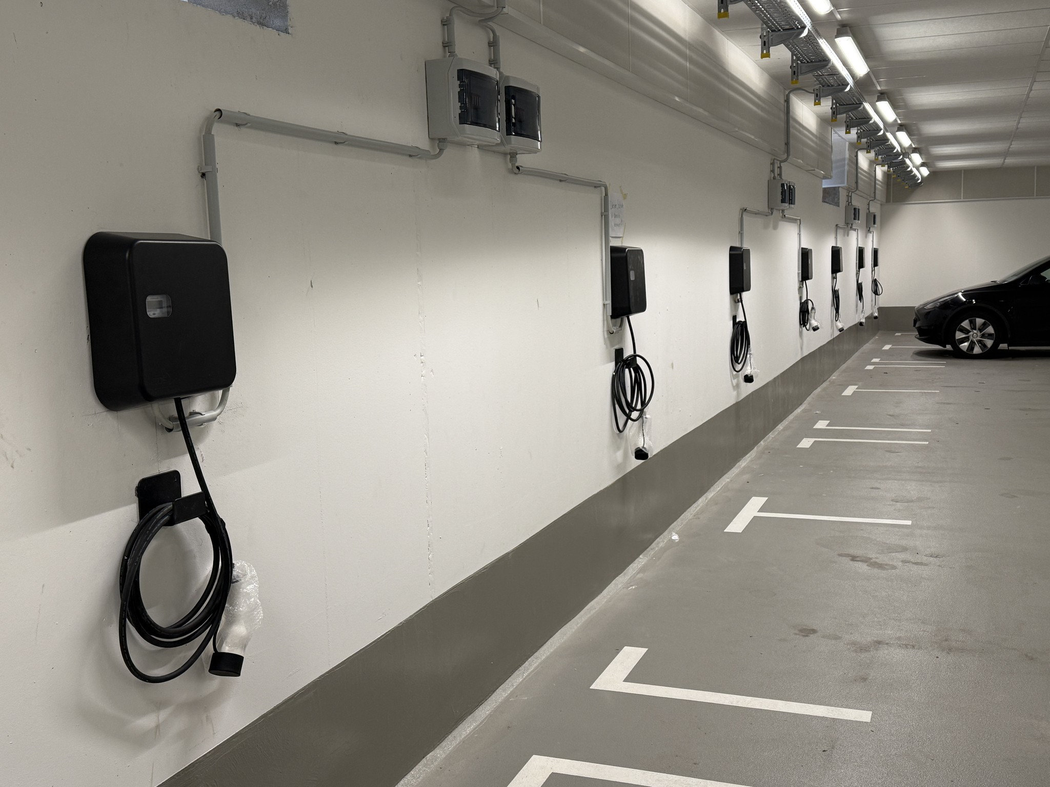 
                                 Car park with 25 cFos Power Brain Wallboxes - Photo 5
                              